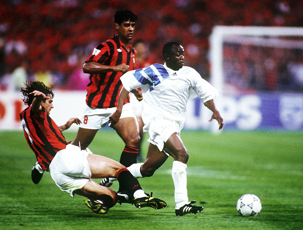 MUNICH, GERMANY - MAY 26:  EUROPAPOKAL DER LANDESMEISTER, FINALE 1993, Muenchen; AC MAILAND - OLYMPIQUE MARSEILLE 0:1; Gianluigi LENTINI, Frank RIJKAARD/MAILAND, Abedi PELE/MARSEILLE  (Photo by Beate Mueller/Bongarts/Getty Images)