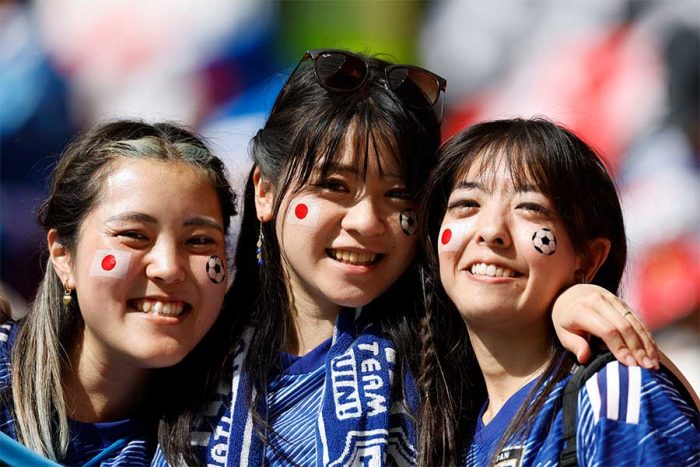 W杯 日本人ファンが 可愛い女の子ばっか と反響 国際映像に注目 何回か同じ子が フットボールゾーン 2