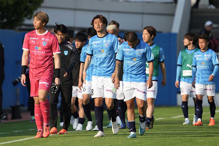 横浜FCのダービー敗戦にサポーターがブーイング【写真：Getty Images】