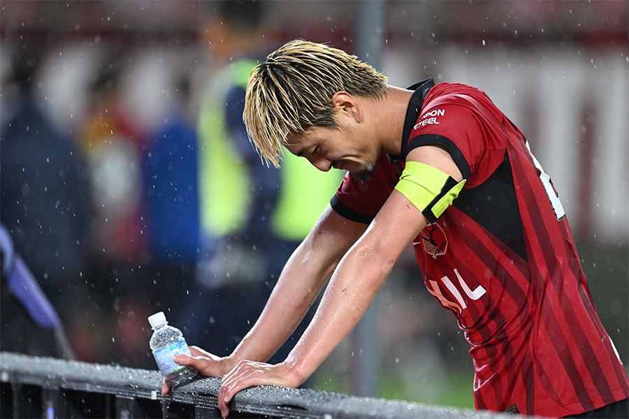 試合後には鈴木優磨とサポーターが激しい言い合いに【写真：徳原隆元】