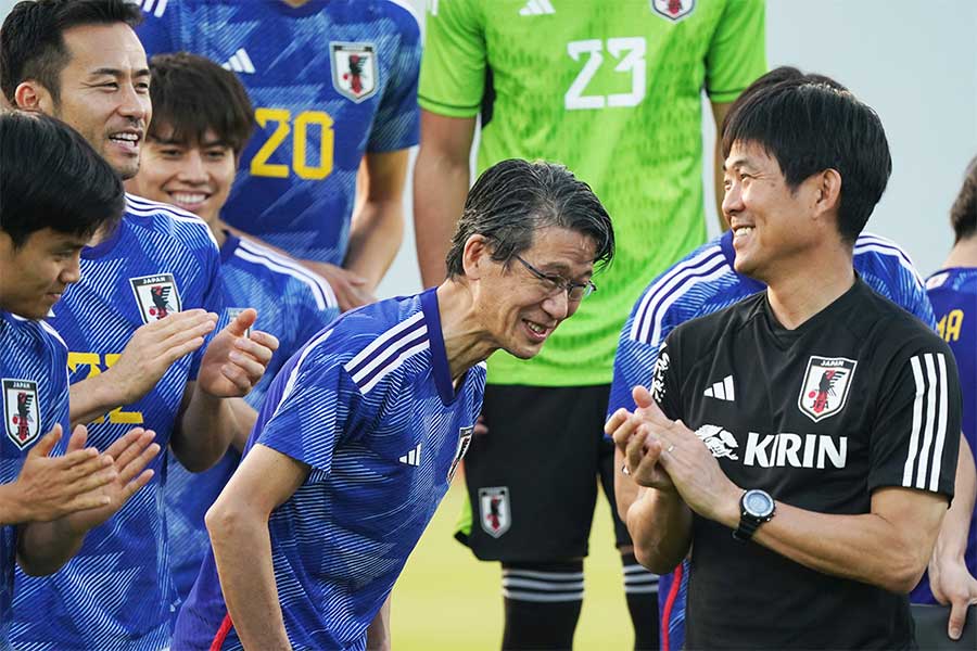 元日本代表シェフの西芳照氏（中央）【写真：Getty Images】