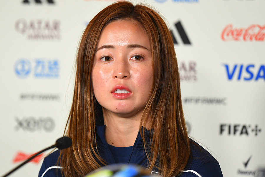 女子W杯グループリーグ初戦のザンビア代表戦に向けた会見に意気込みを語った清水梨紗【写真：早草紀子】