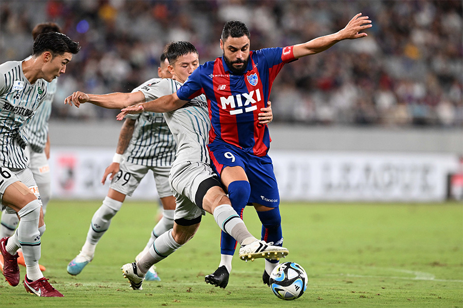 アウェーの福岡がFC東京に2-1で勝利【写真：徳原隆元】