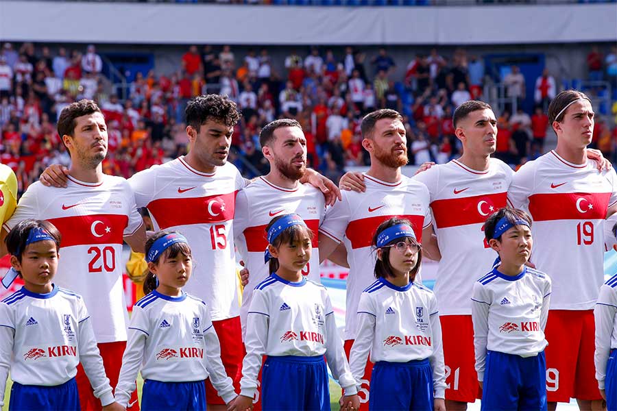 ファンからトルコ代表に厳しい声【写真：Getty Images】