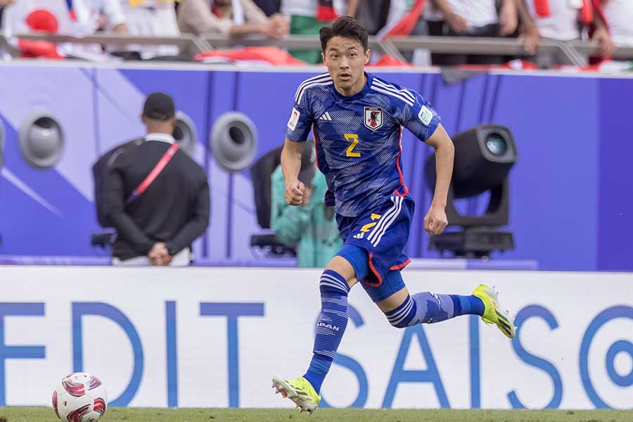 日本代表の菅原由勢【写真：Getty Images】