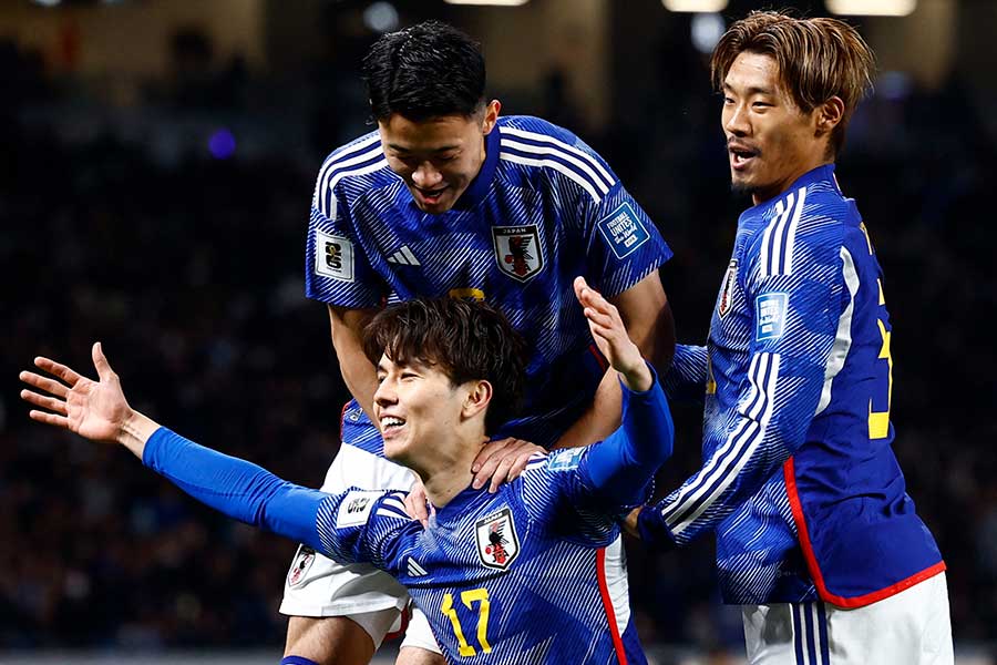 日本が田中碧のゴールで前半を1-0でリード【写真：ロイター】