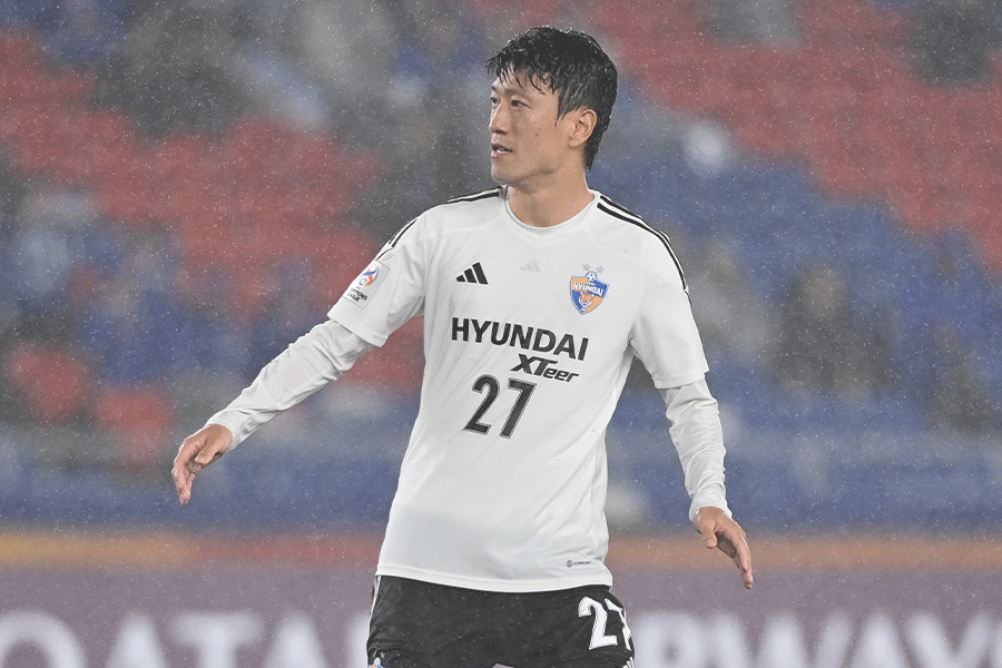 天野純が韓国時代の恩人と話したイ・チョンヨン【写真：2024 Asian Football Confederation (AFC)】