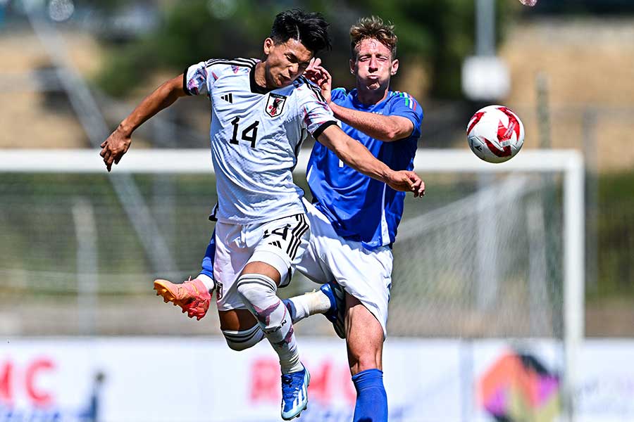 U-19日本代表の塩貝健人【写真：Getty Images】