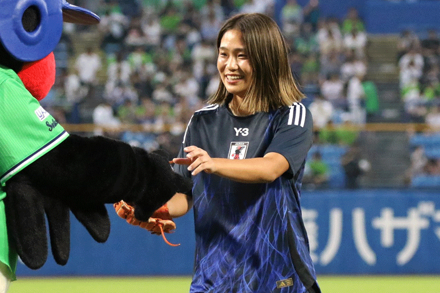 プロ野球の始球式に登場した長野風花【写真：(C) mm】