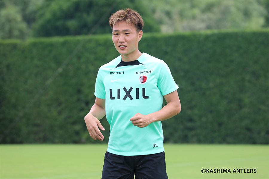 鹿島に完全移籍した三竿健斗【写真：©KASHIMA ANTLERS】