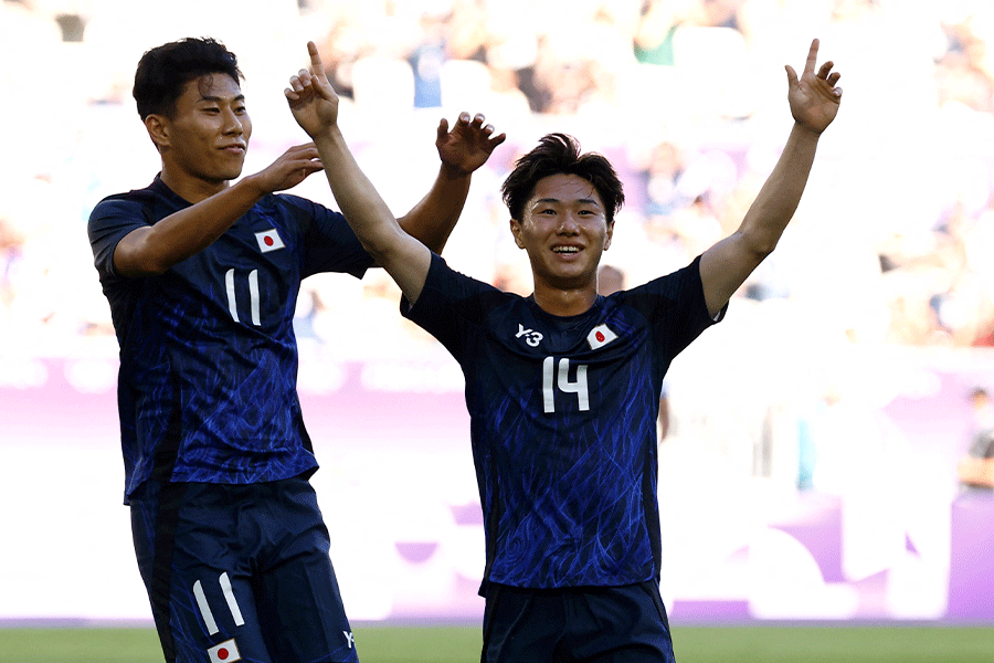 三戸舜介（14番）がパラグアイ戦で先制ゴール【写真：ロイター】