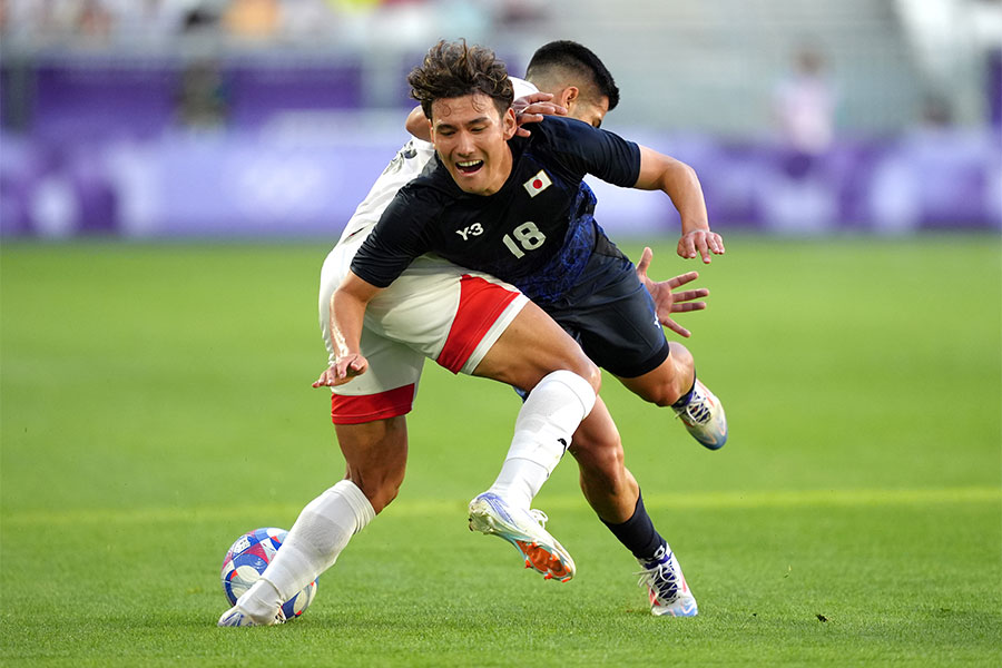 パラグアイのラフプレーが目立った【写真：Getty Images】