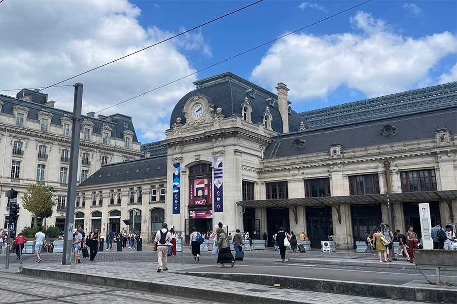 仏高速鉄道の破壊でパリ五輪は大混乱【写真：青山知雄】