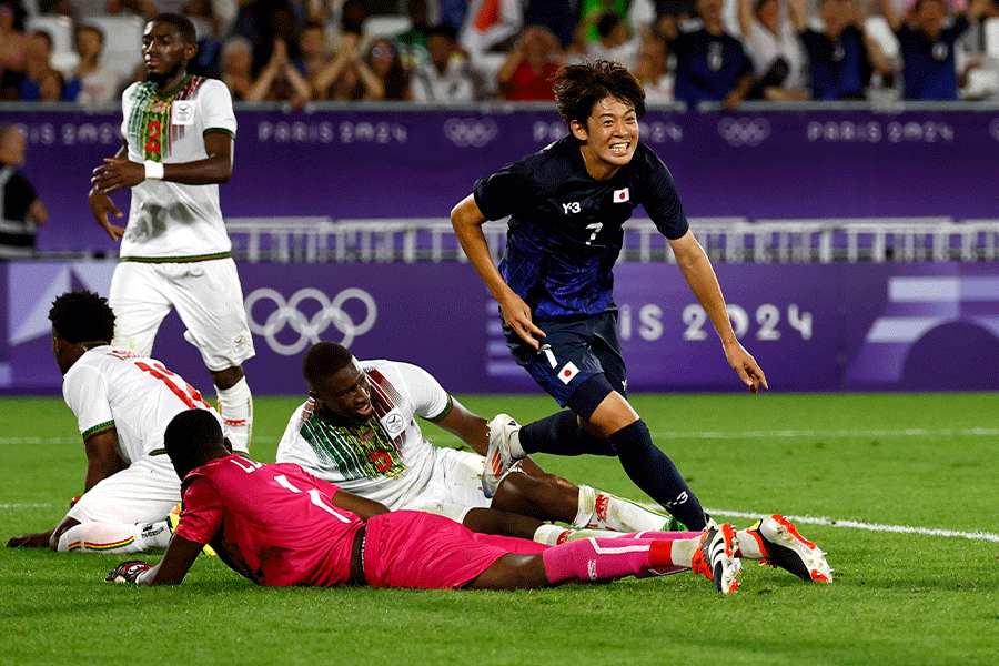 決勝ゴールを決めた山本理仁【写真：ロイター】