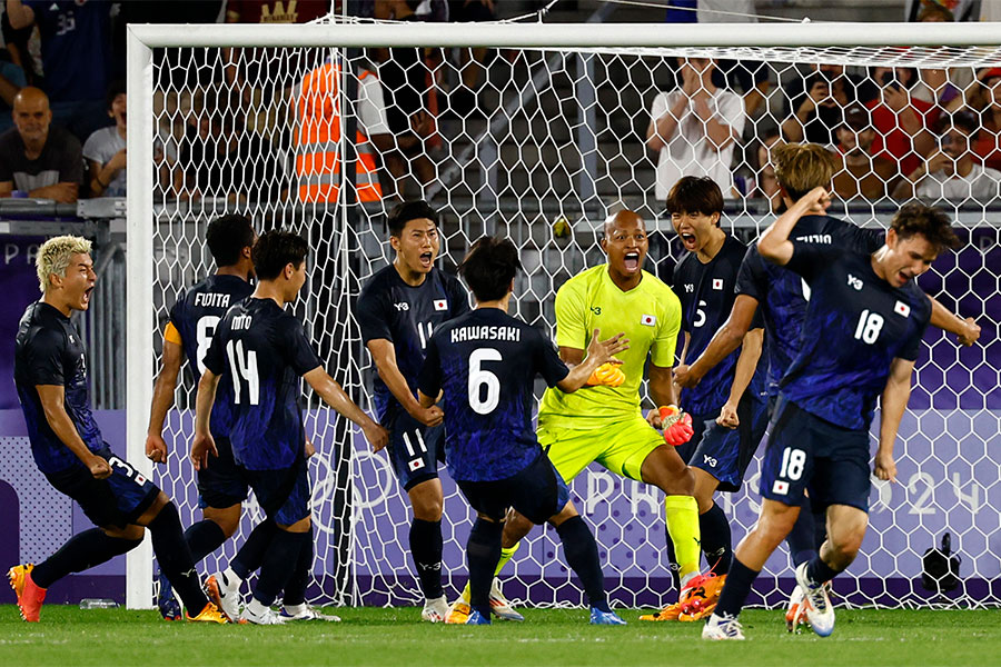 PK失敗直後のU-23日本代表【写真：ロイター】