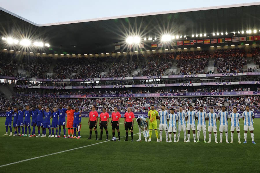 フランス-アルゼンチンの試合終了後に大乱闘が発生【写真：ロイター】