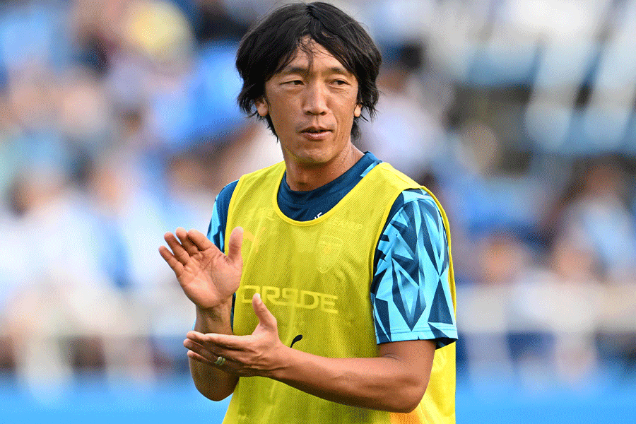 横浜FCのコーチを務める中村俊輔氏【写真：徳原隆元】