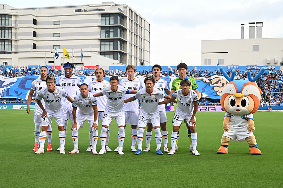 横浜FCとアウェーで対戦したV・ファーレン長崎【写真：徳原隆元】