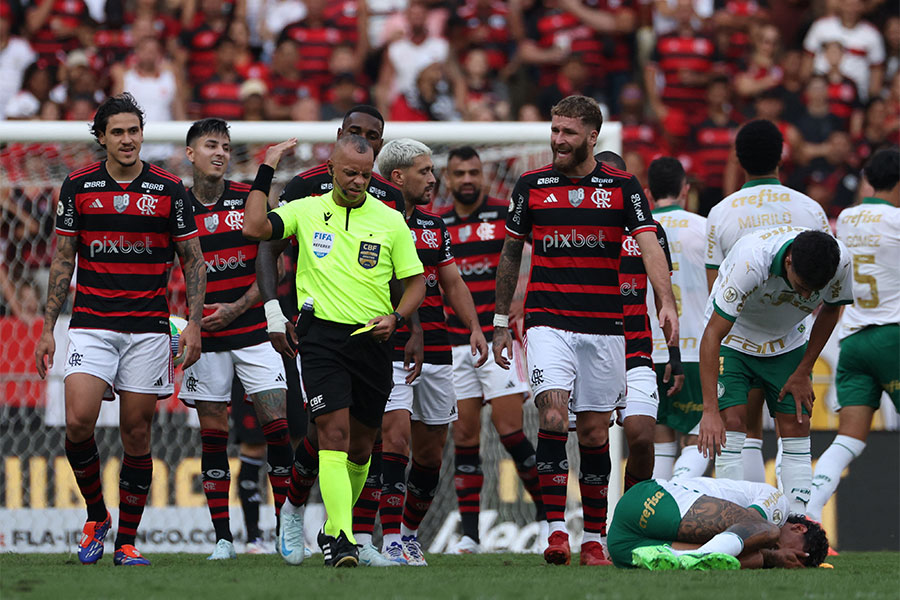 パルメイラス対フラメンゴの試合は激闘に【写真：ロイター】