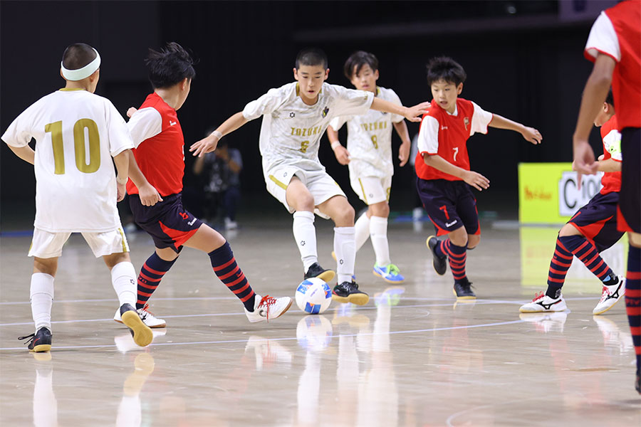 戸塚FCジュニアと静岡ジュニアFC・ピヴォが対戦した【写真：河合 拓】