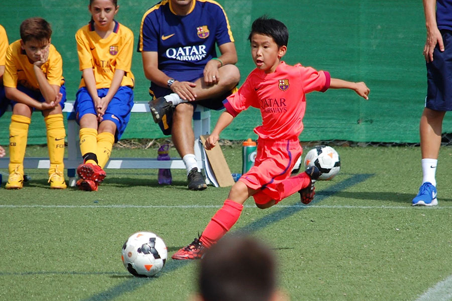 足立開は幼き日にスペイン現地のバルセロナのサッカースクールにも所属【写真：本人提供】