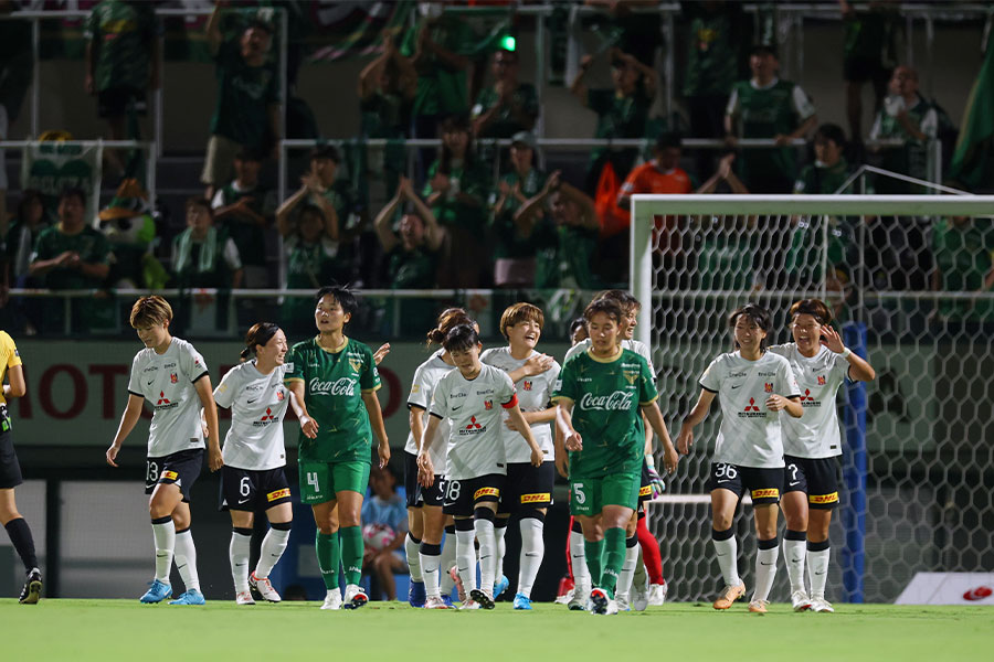 浦和レディース×ベレーザの試合には2921人のサポーターが訪れた【写真：(C) WE LEAGUE】