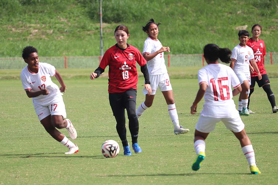 三菱重工浦和レッズレディースとインドネシア女子代表が練習試合を実施【写真：轡田哲朗】