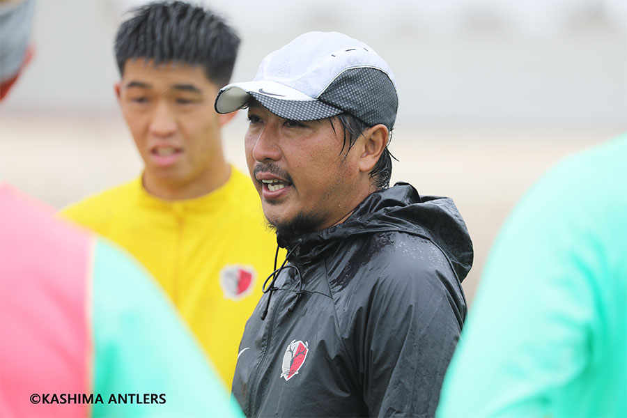 鹿島新監督に就任した中後雅喜氏【写真：(C) KASHIMA ANTLERS】