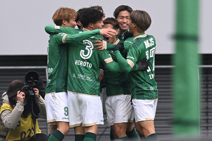 リーグ戦4試合を残して残留を決めた東京ヴェルディ【写真：徳原隆元】