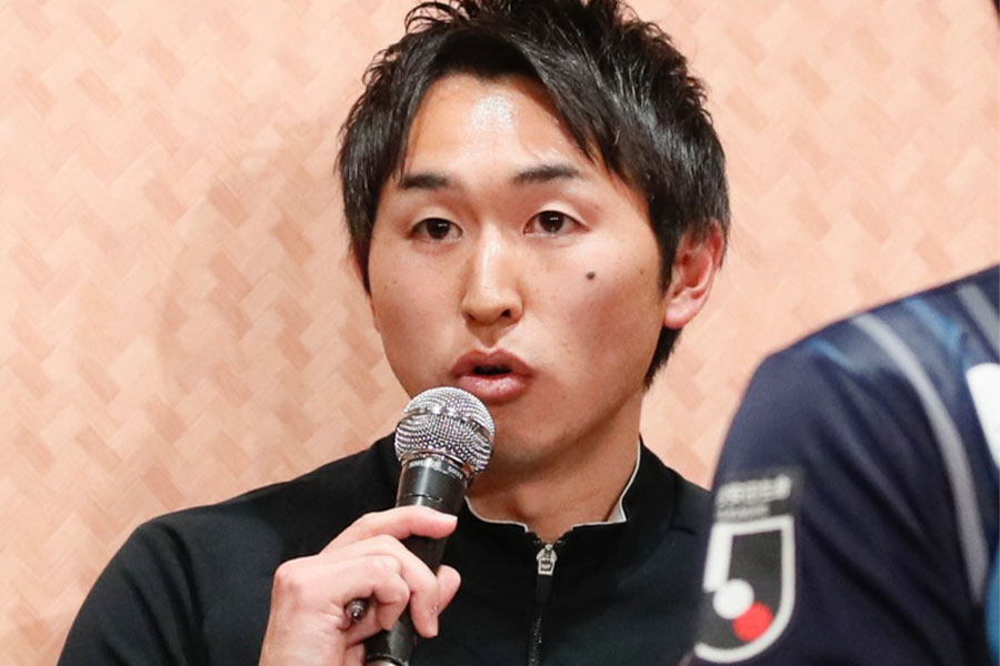 J1の2クラブで英語通訳を務めた酒井龍氏【写真：avispa fukuoka】