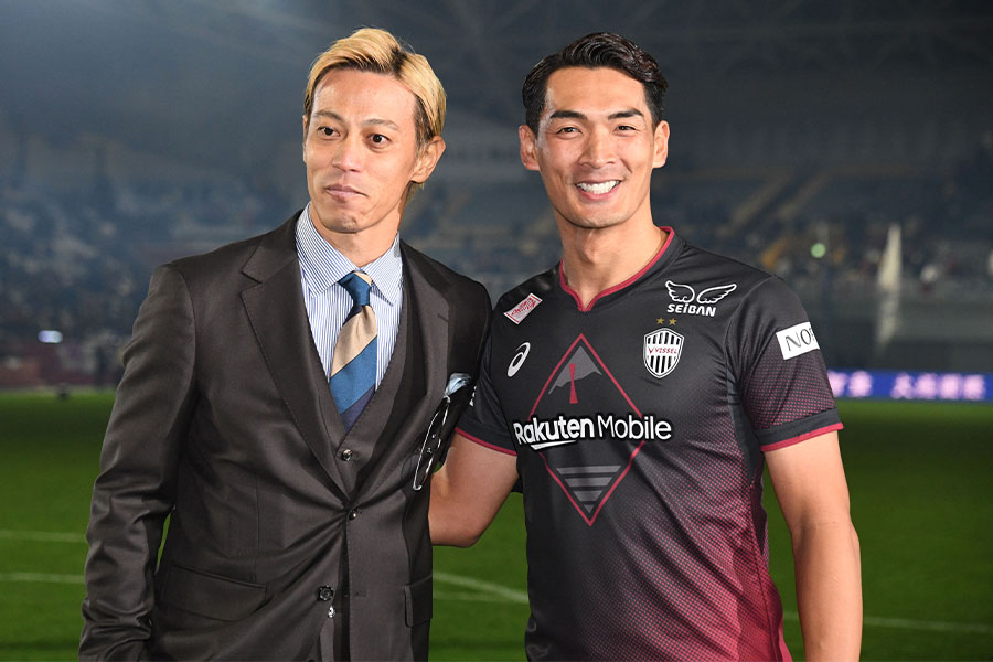 引退試合を行った槙野智章氏（右）と本田圭佑【写真：徳原隆元】