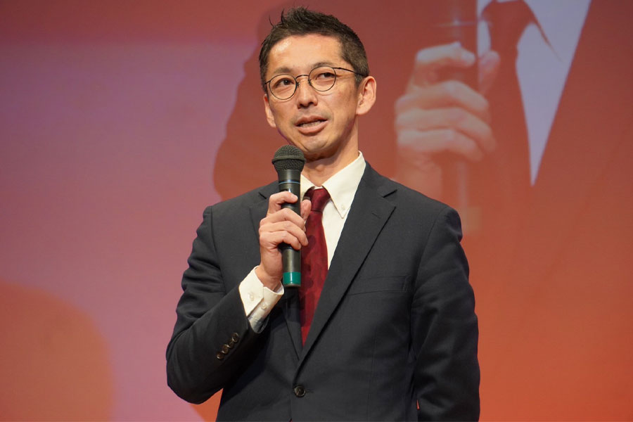 岡山の森井悠社長【写真：FOOTBALL ZONE編集部】