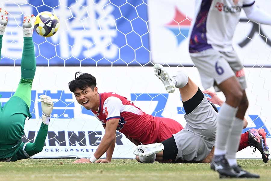 岡山の2点目を決めた木村太哉【写真：徳原隆元】