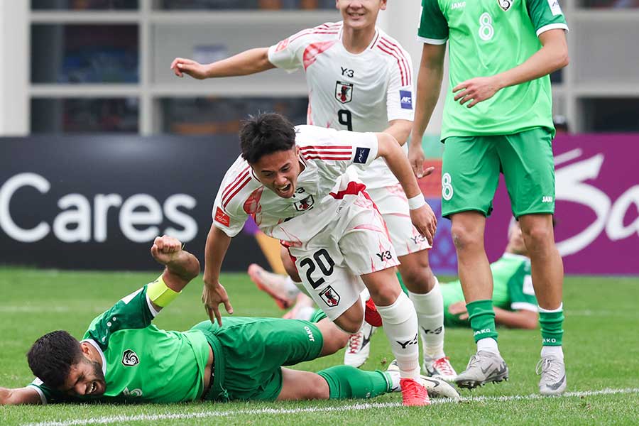 U-20日本代表の同点ゴールを決めた高岡伶颯【写真：Getty Images】