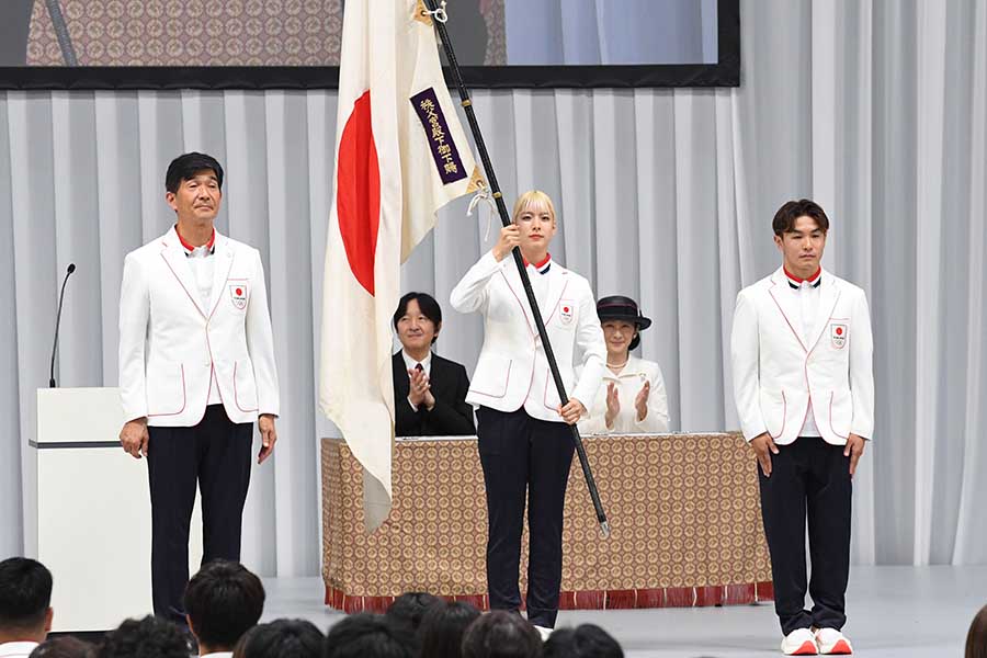 パリ五輪の機種を務めるブレイキンの半井重幸（写真一番右）【写真：徳原隆元】