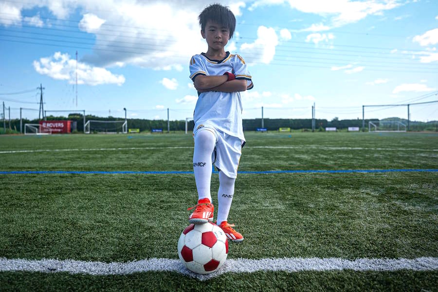 東京都在住の小学2年生・吉田心音くん【写真：パウロ吉田】