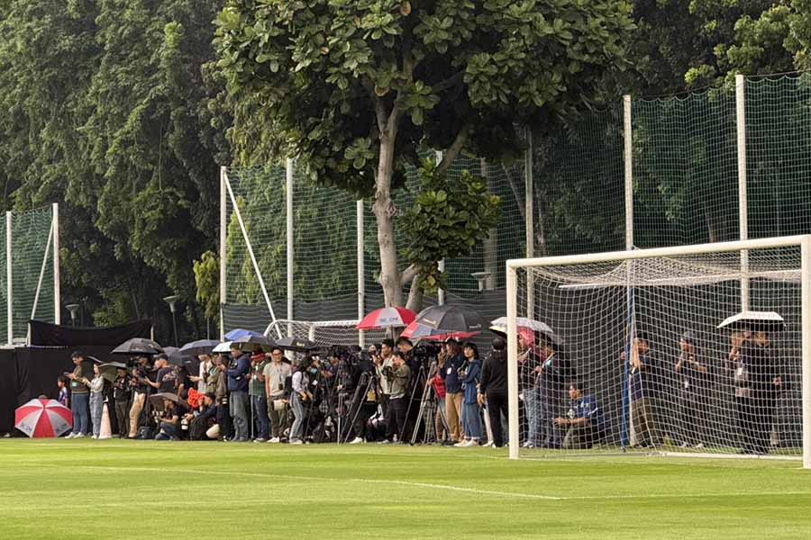 現地取材陣の様子【写真：FOOTBALL ZONE】