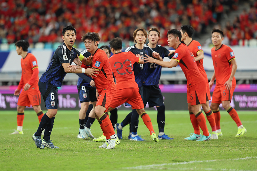 中国はセットプレーから2失点【写真：Getty Images】